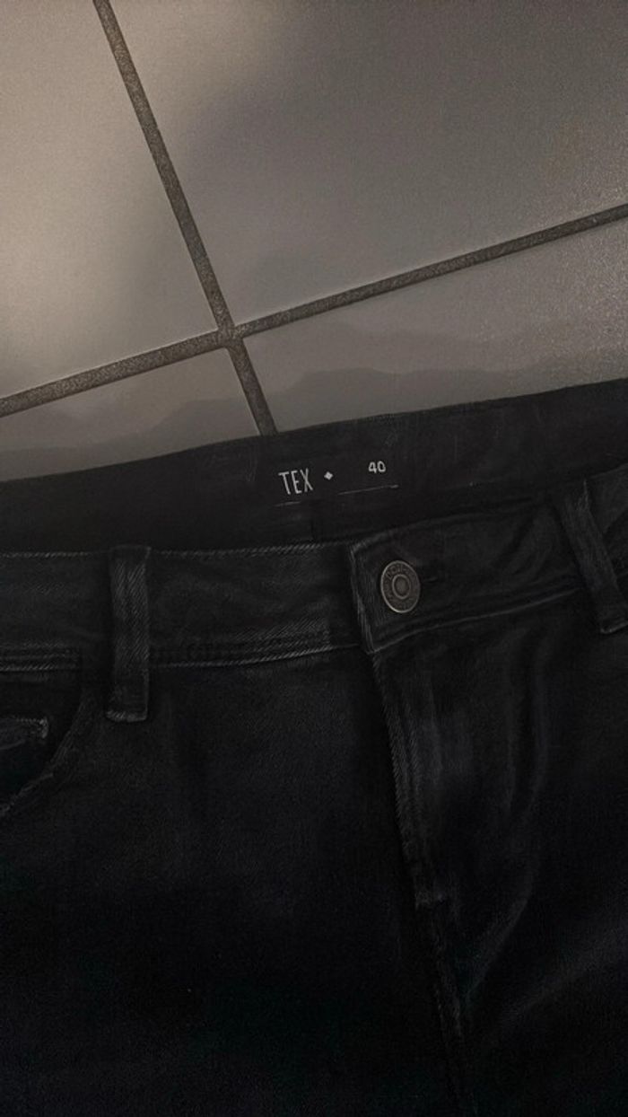 Jeans taille 40 neuf noir légèrement délavé - photo numéro 2