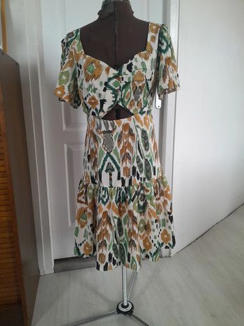Jolie robe été courte smock au dos ouvert sur le ventre manches bouffantes Ravibelle paris