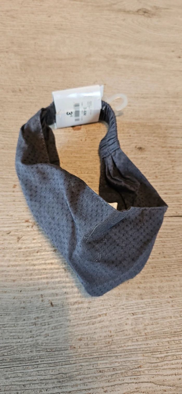 Bandeau gris foncé à pois, Kiabi, 3 à 6 mois, neuf avec étiquette - photo numéro 2