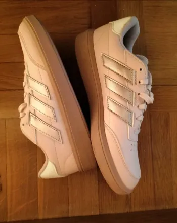 Baskets Adidas originales roses avec bandes lilas