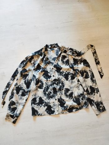 Très jolie chemise col lavallière Shein taille M neuve