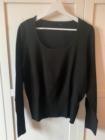 Pull noir