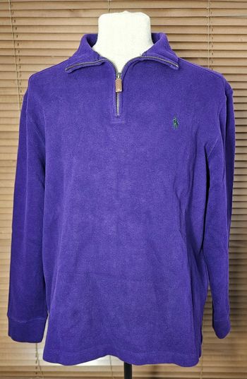 ​🍇 Pull Polo Ralph Lauren - Quart de Zip - Violet Royal
​État : Neuf sans étiquette (jamais porté)
Taille : XL
Couleur : Violet vibrant / Pourpre
Matière : 100% Coton premium
