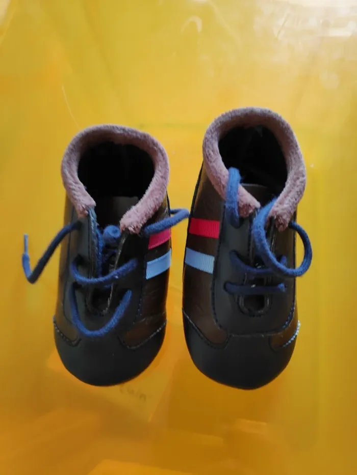 Chaussures garçon. Pointure 19. - photo numéro 2