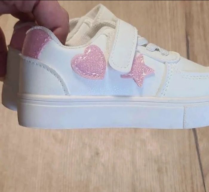 Basket neuve blanche a motif rose pointure 22 - photo numéro 2