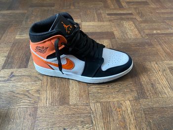 Jordan 1 mid