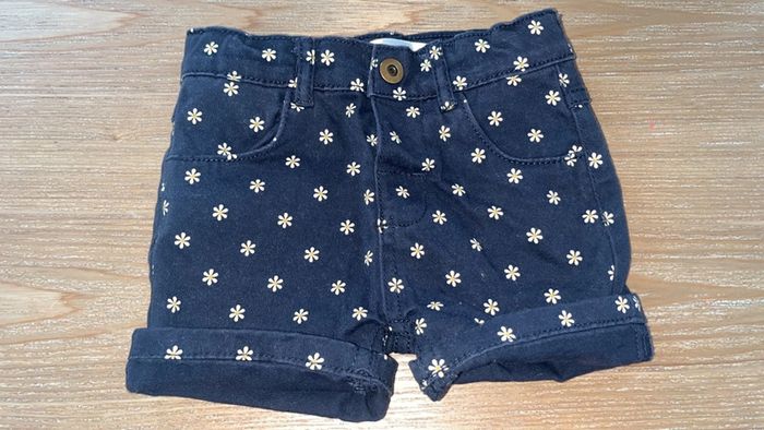 Short à fleurs