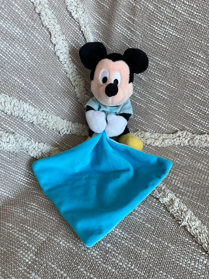 Peluche doudou mouchoir 19cm Disney Mickey souris bleu et jaune très bon état