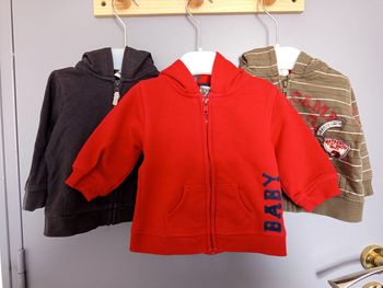 Lot Gilet zippé à capuche 6 mois