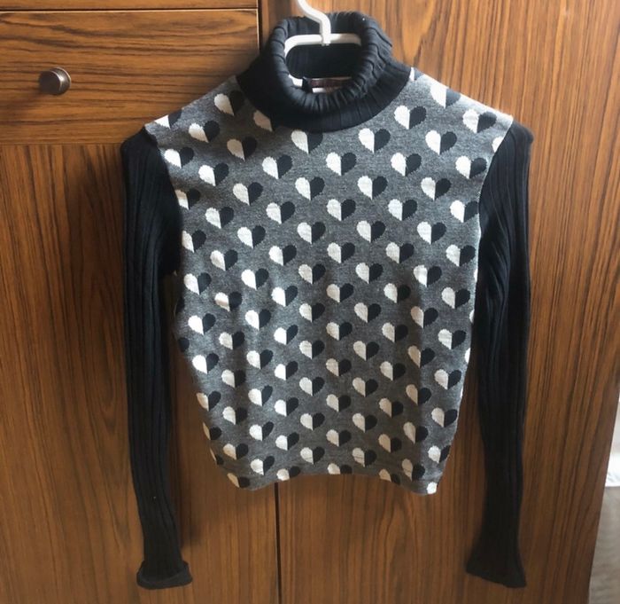 Pull col roulé cœur