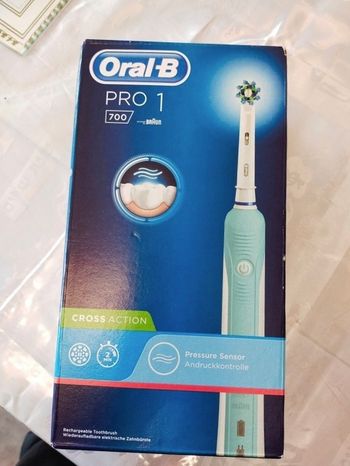 Brosse à dents électrique Oral-B pro 1 700