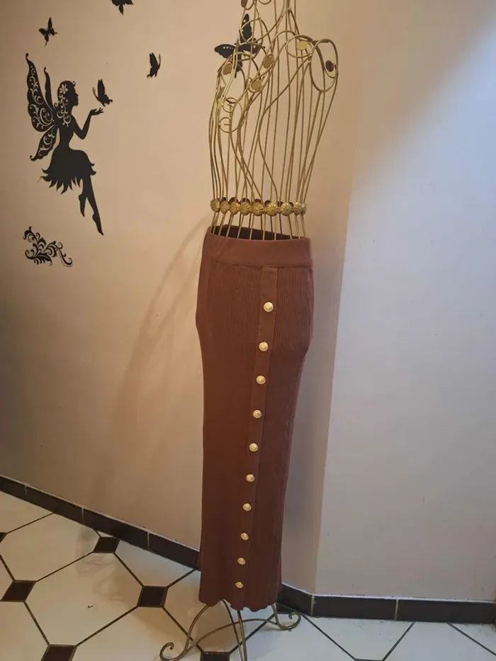 Jupe longue en mailles et bouton officiers - photo numéro 2