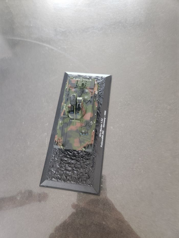 Véhicule militaire miniature - photo numéro 4