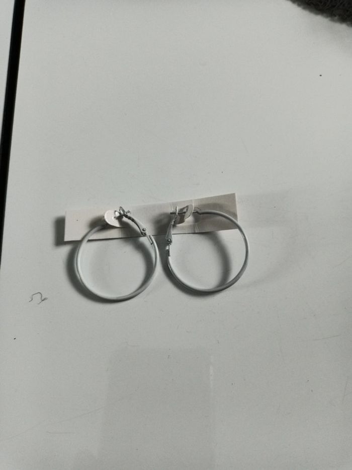 Boucle créole blanche