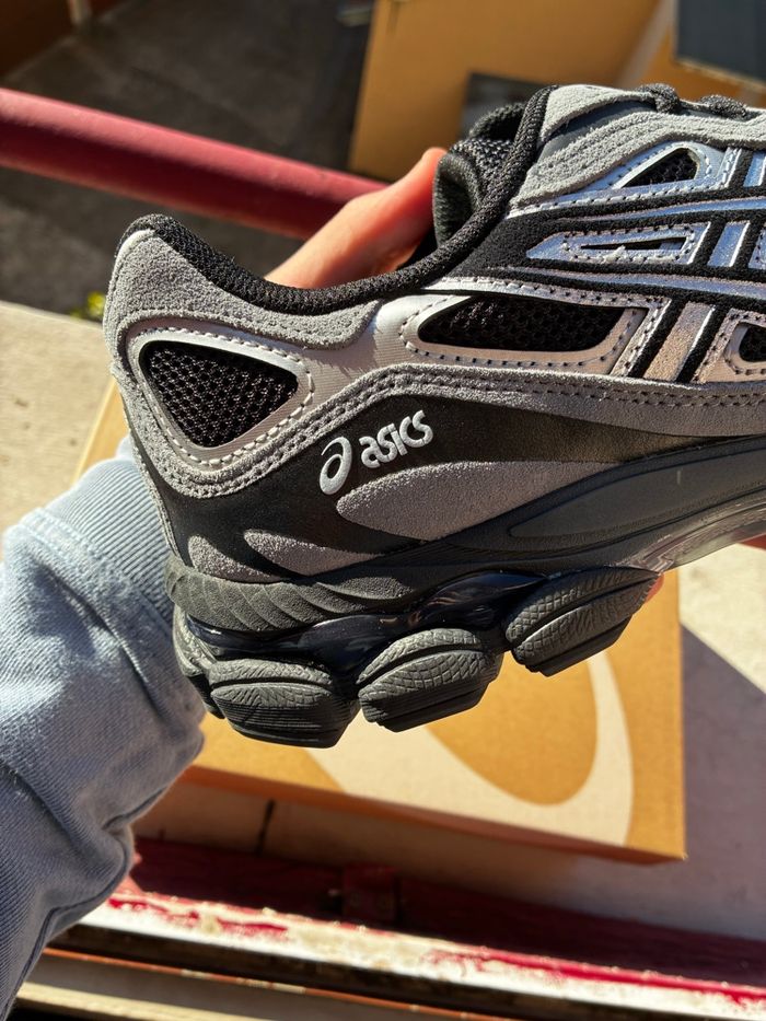 Asics Gel-NYC Black/Black - Taille 44 - Neuves - photo numéro 6