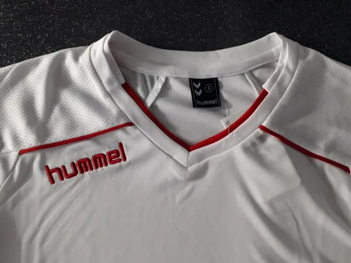 T-shirt Hummel neuf - photo numéro 3