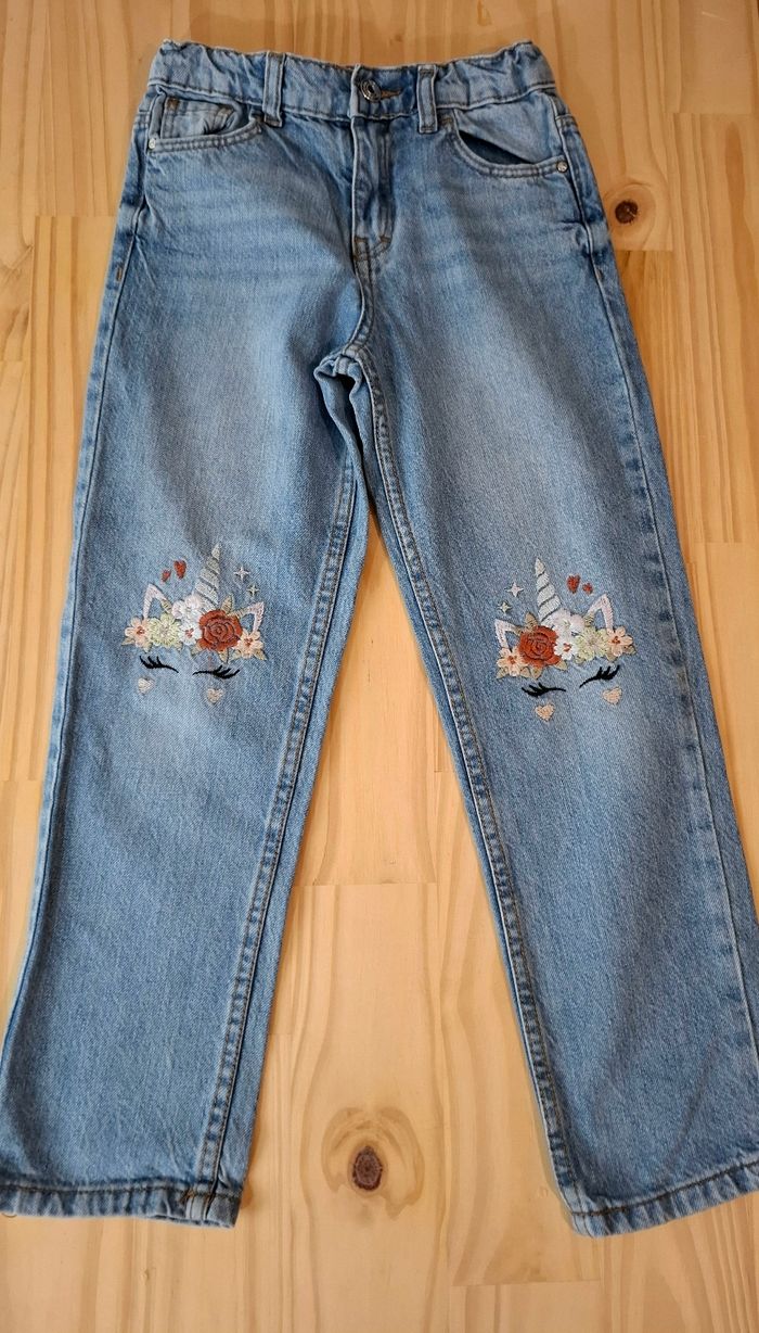 Jean bleu motif fleuri - 7/8 ans - photo numéro 2