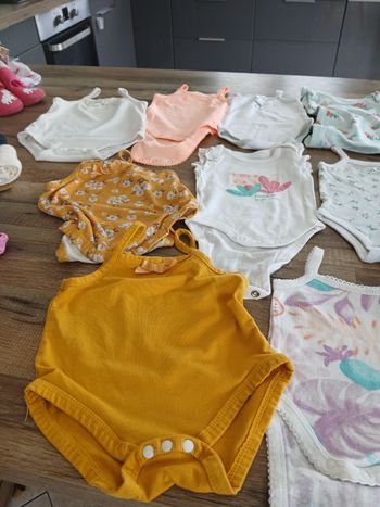 Lot 1 mois bodies et robes