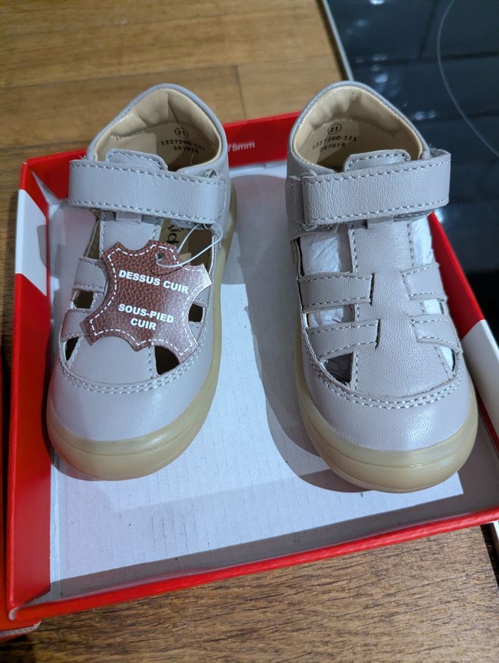 Sandales kickers taille 21 - photo numéro 1