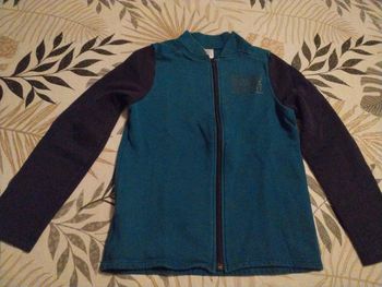 Veste de jogging verte et marine Decathlon 8-9 ans