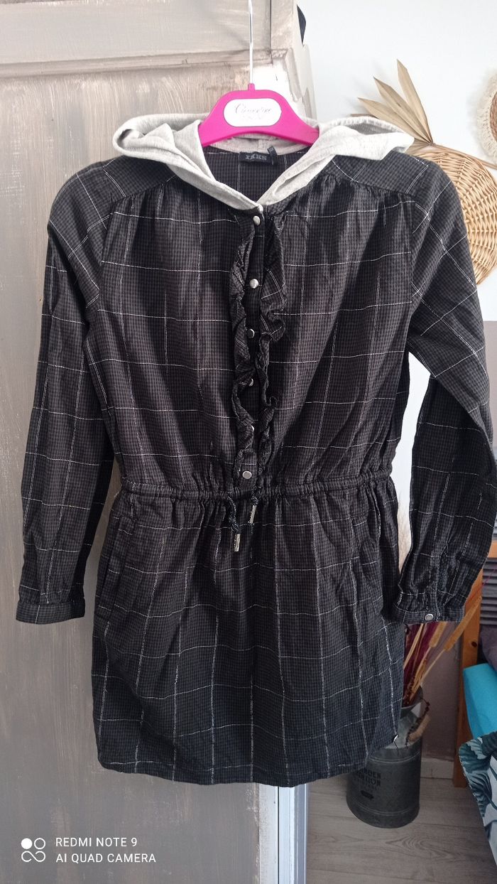 Robe grise a carreaux IKKS taille 10 ans très bon état