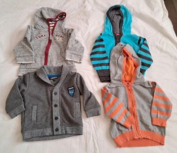 Lot 4 gilets 12 mois