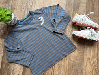 - Haut ML United Colors of Benetton    - 8 ans - Très bon état  