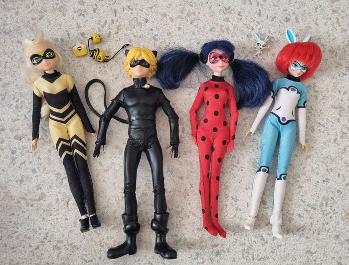 Lot 4 figurines miraculous