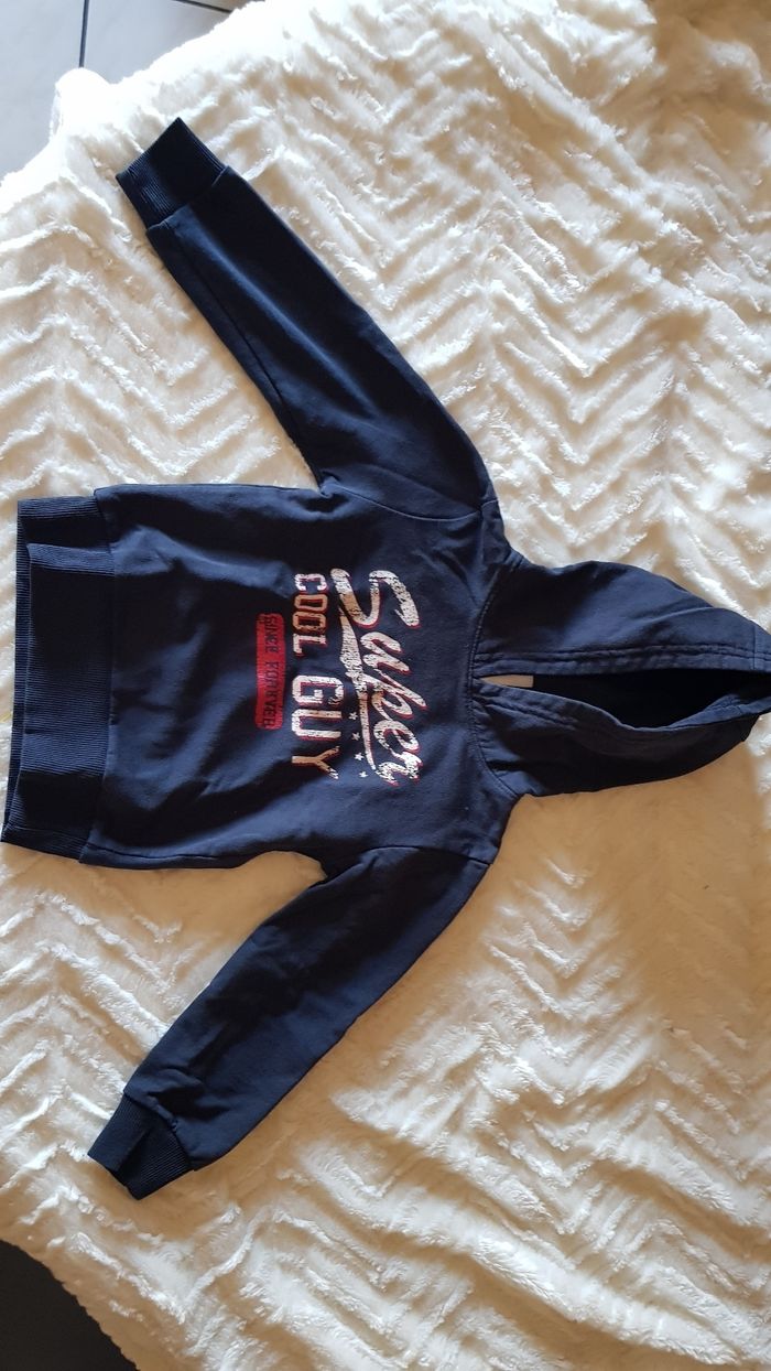 Sweat a capuche bleu marine