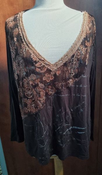 Pull léger a motifs fleurs taille 46