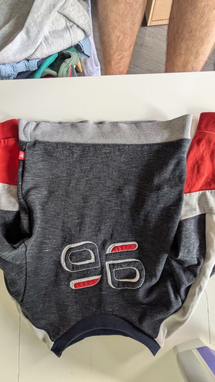 Sweat okaidi 4 ans