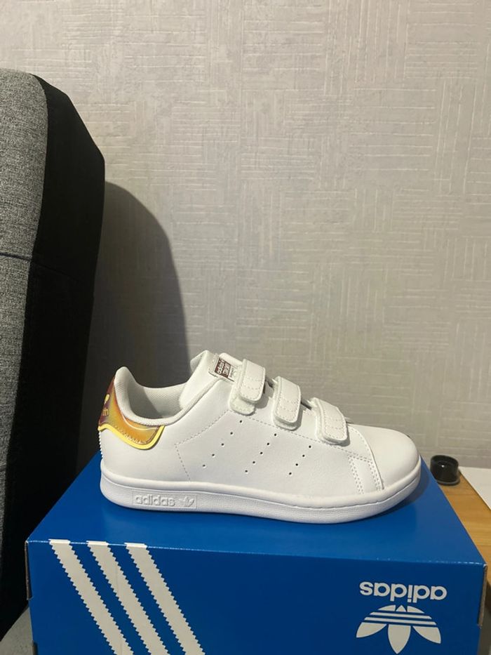 Baskets blanche Stan Smith Adidas à scratch 34