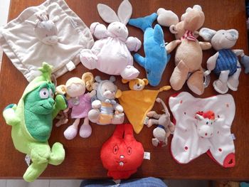 Lot de doudous et peluches