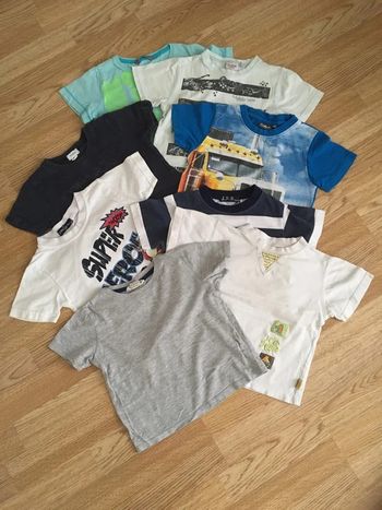 Lot 8 t-shirt (3-4 ans)