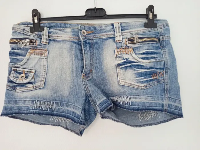 Short en jeans taille basse femme - photo numéro 2