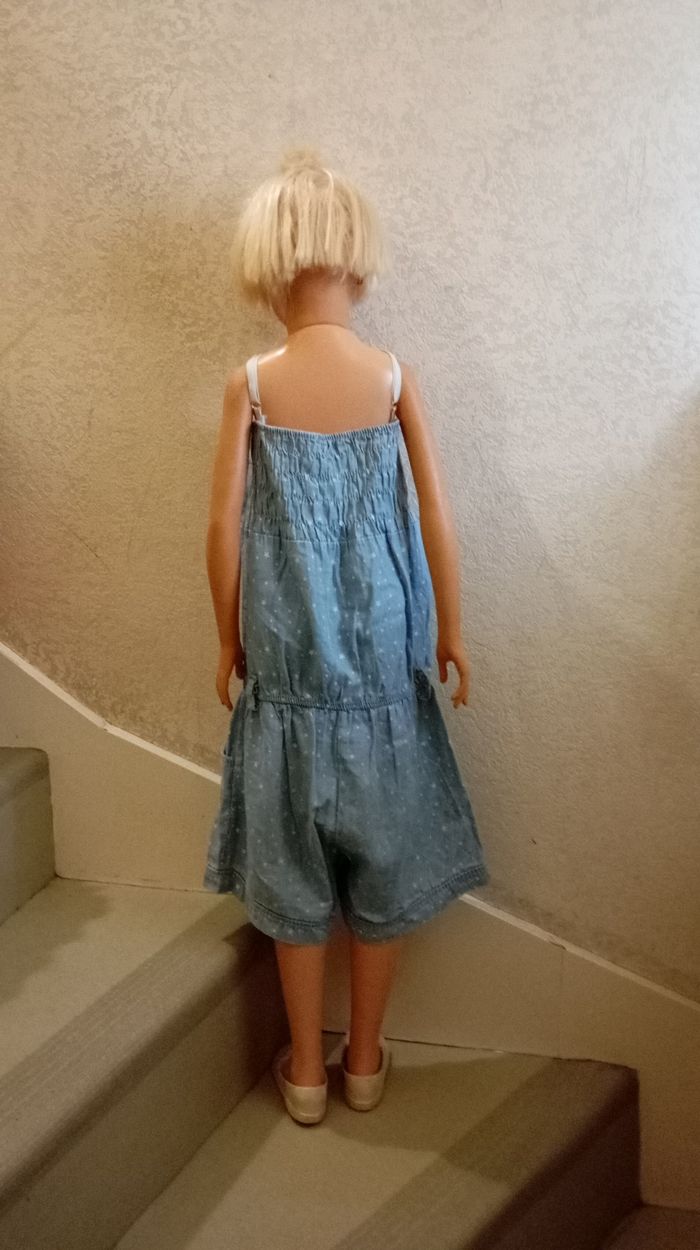 Combishort , 12 ans, coton bleu clair, étoiles blanches ,bretelles réglables ,taille élastique,2 poches . Très bon état. - photo numéro 3