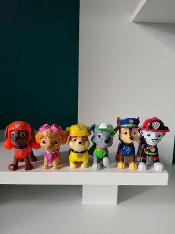 6 figurines