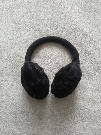 Cache oreilles noir