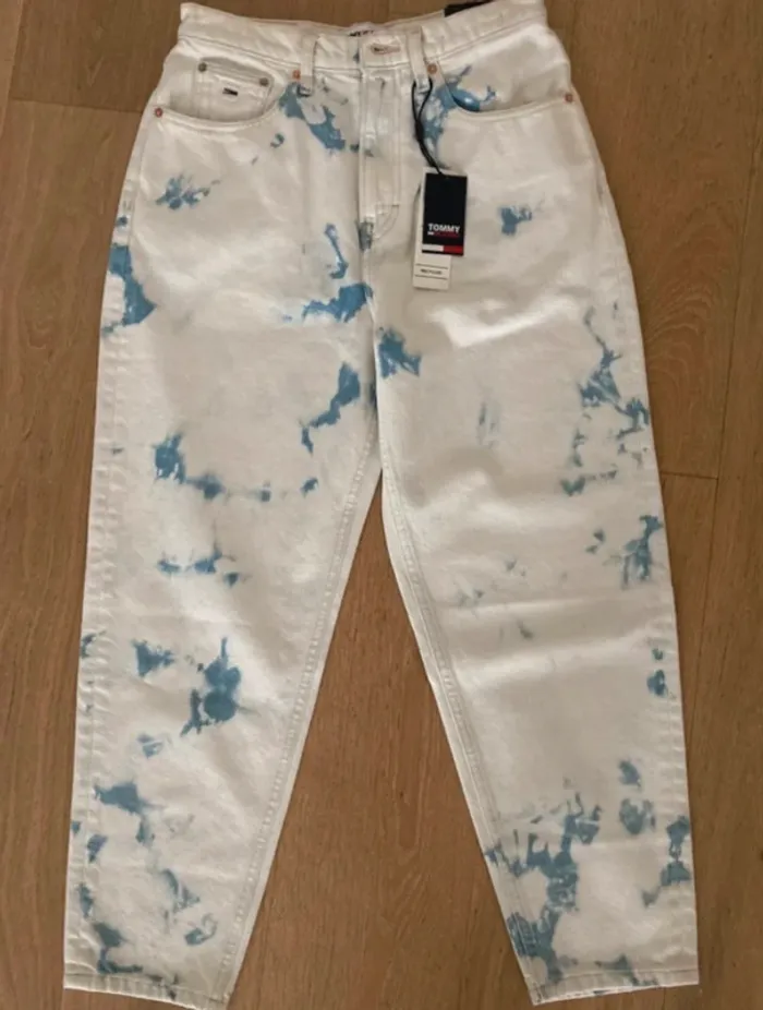 Tommy Hilfiger Mom Jean tie and dye blanc bleu clair - photo numéro 3