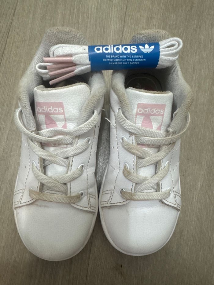 Chaussures Adidas taille 26 pour filles - photo numéro 4