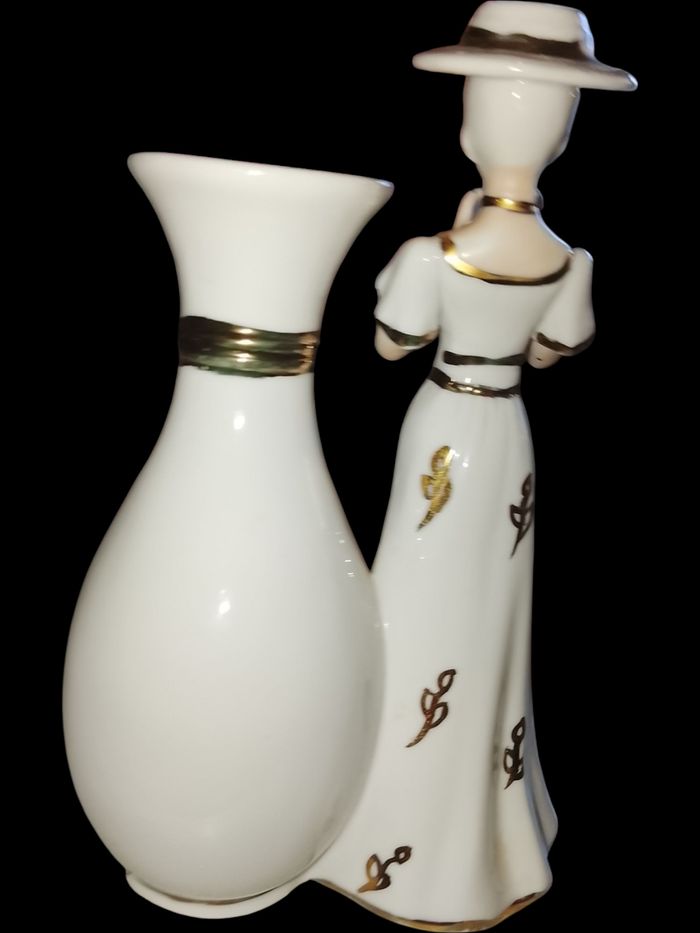 Vase Dame Au Chapeau Porcelaine - photo numéro 7