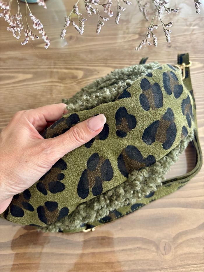 Sac demie-lune moumoute vert kaki et léopard - photo numéro 5