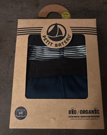 Lot de 2 boxers ,garçon,petit bateau,10 ans