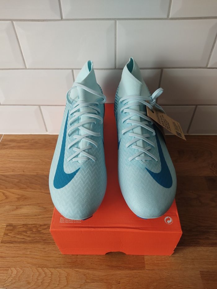 Crampons Nike T 45.5 - photo numéro 3