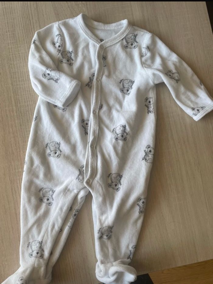 Lot de pyjamas - photo numéro 2