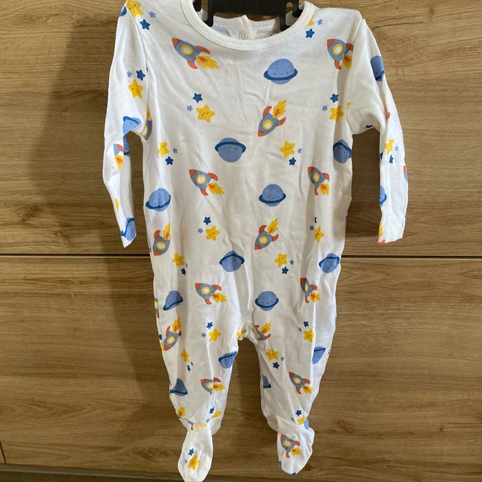 Pyjamas fin neuf 6 mois