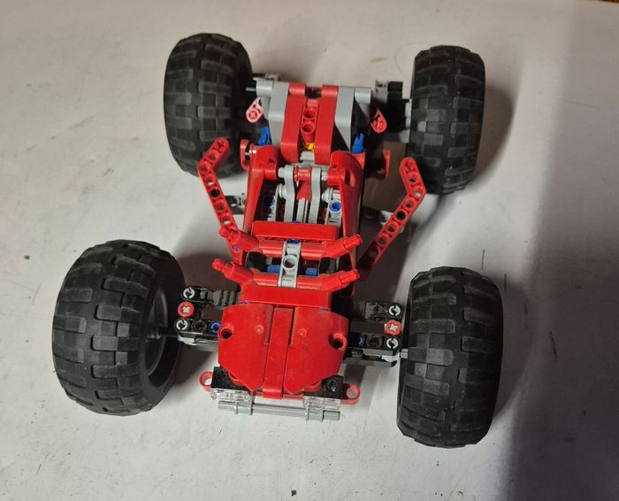 Lego technic 42005 4x4 rouge monster trucks - photo numéro 2