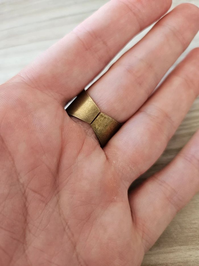 Bague de créateur en laiton neuve - photo numéro 3