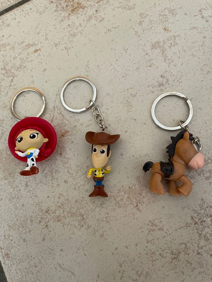 3 figurines porte clés Toy Story (Jessie, Woody et Pile Poil) - photo numéro 3