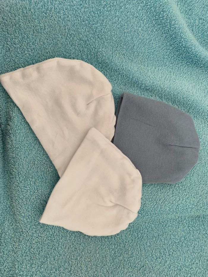 3 bonnets 1 mois